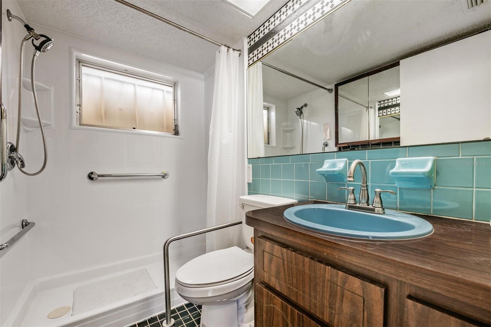 THE LAKES - Residential