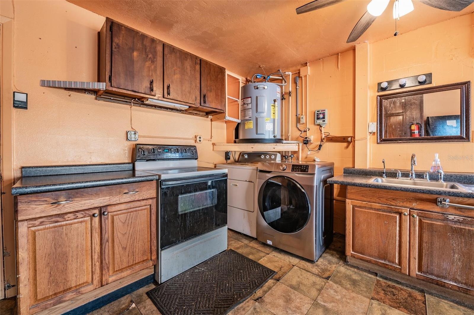 THE LAKES - Residential