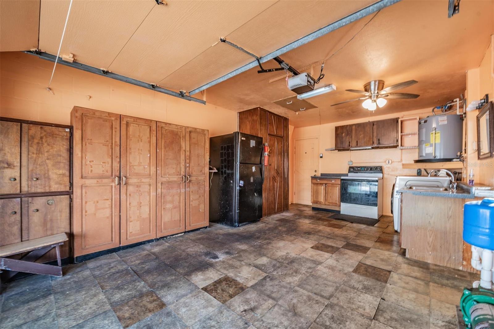 THE LAKES - Residential