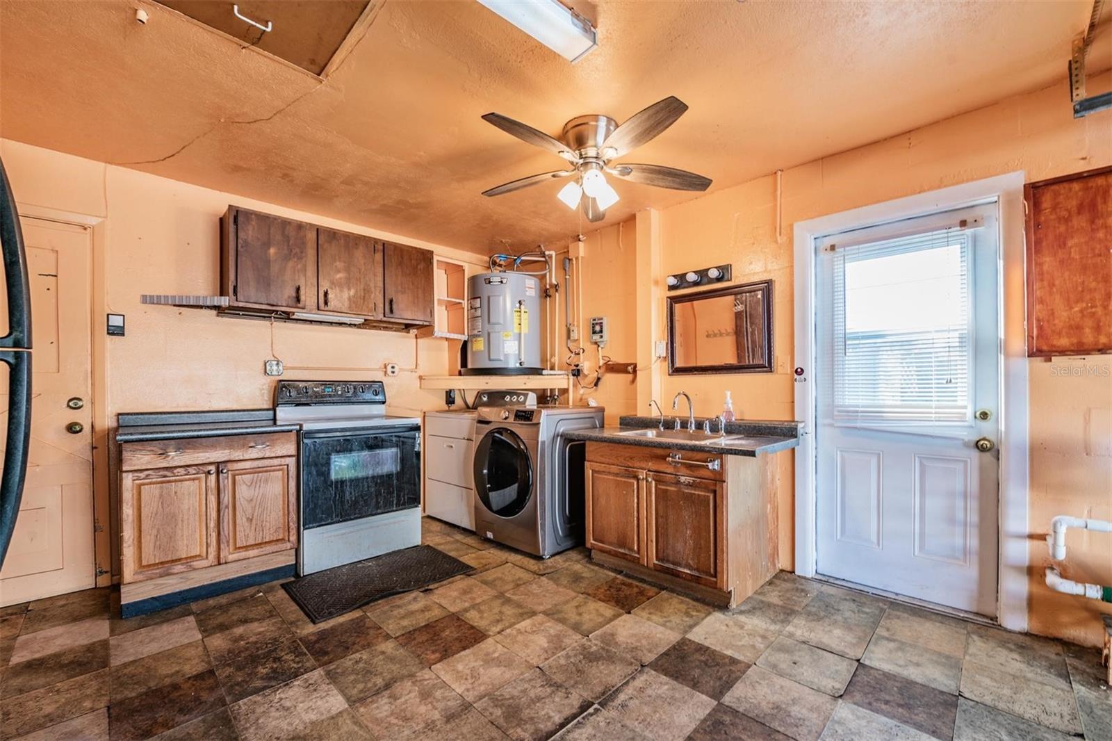 THE LAKES - Residential