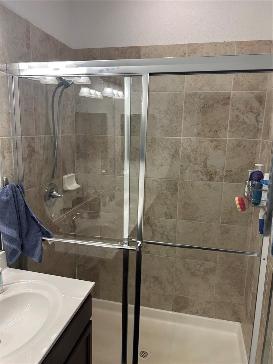 GRAN PARADISO TWNHMS 1B - Residential Lease