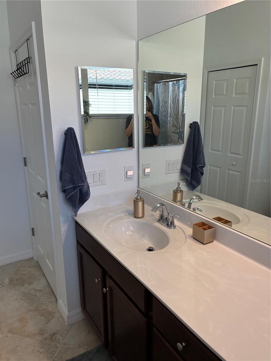 GRAN PARADISO TWNHMS 1B - Residential Lease