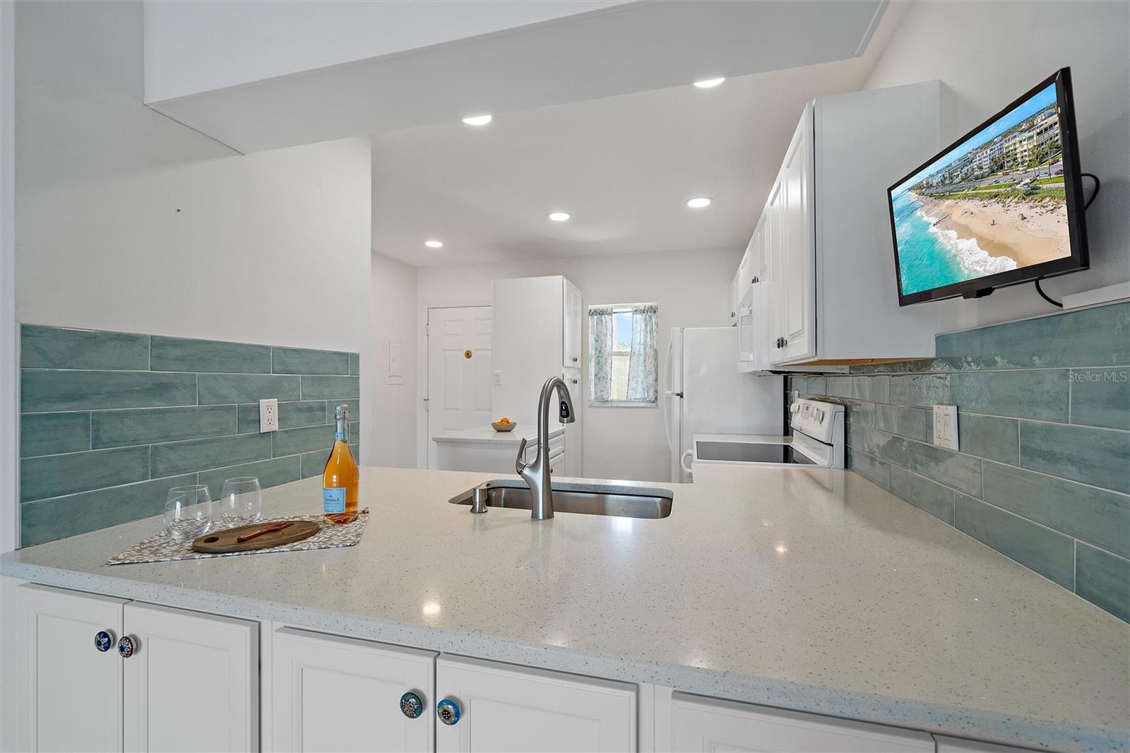 406 CERROMAR CIRCLE N 128