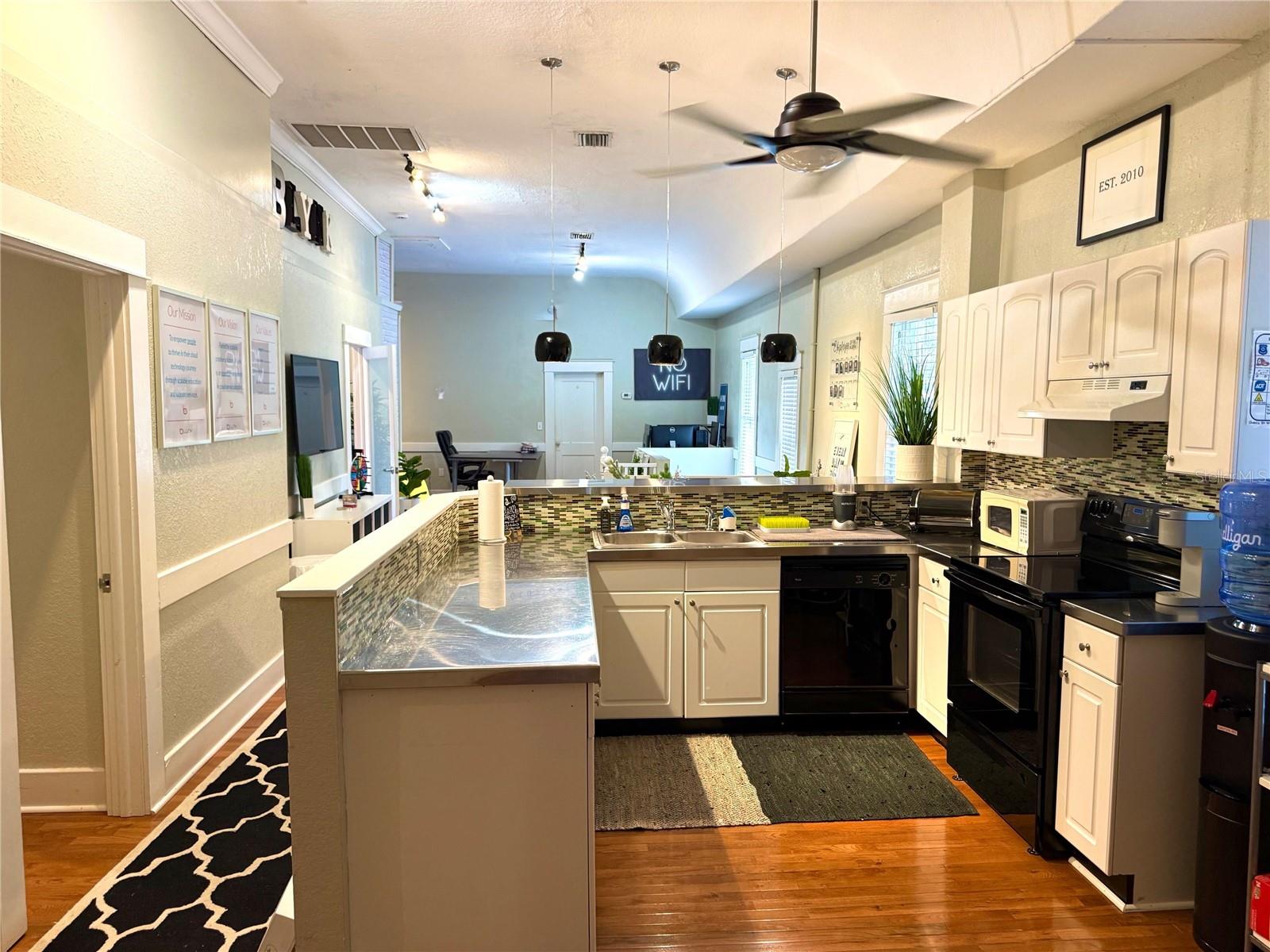 PACKWOOD - Commercial Lease