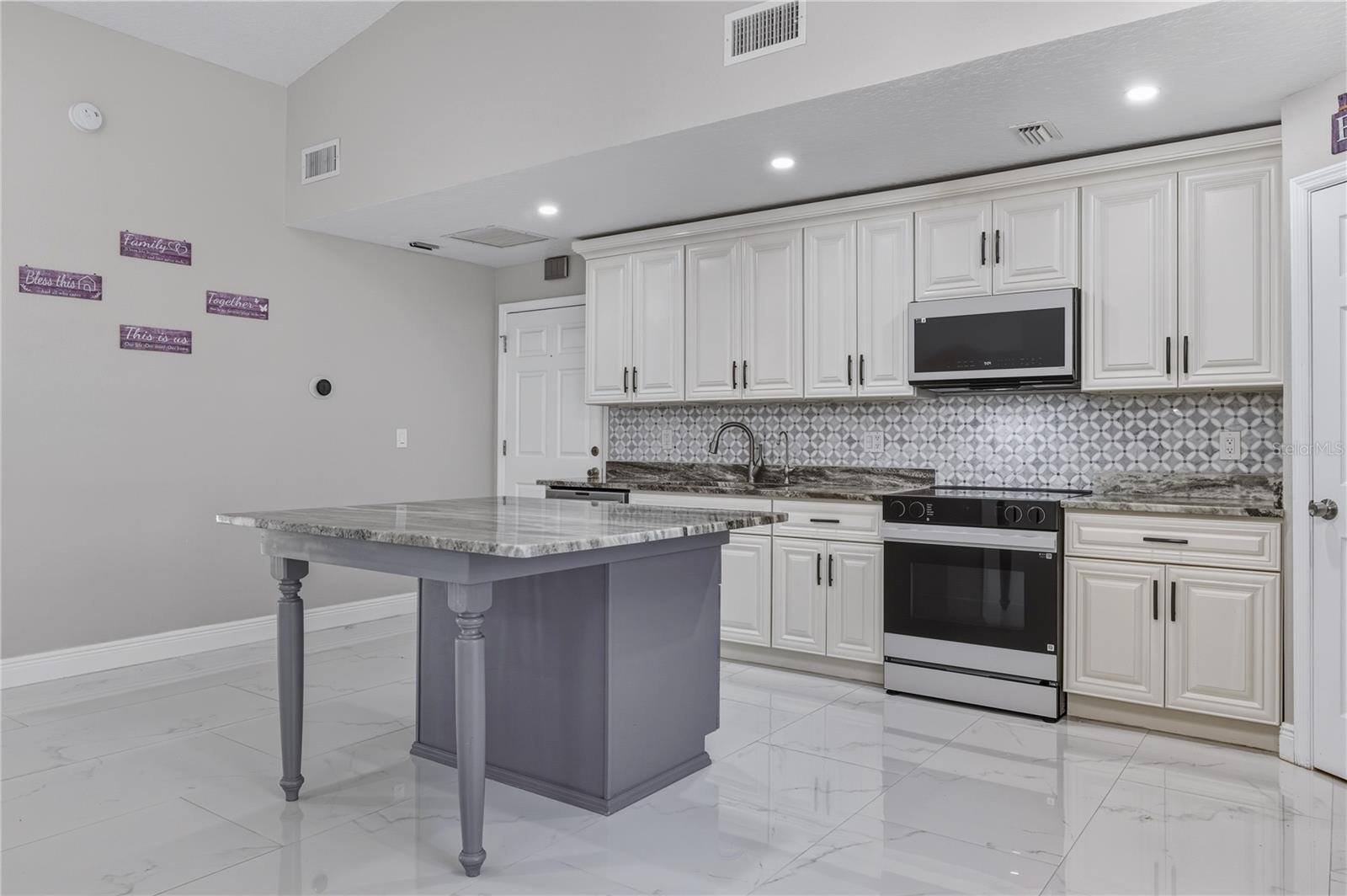 2813 ABINGTON AVENUE