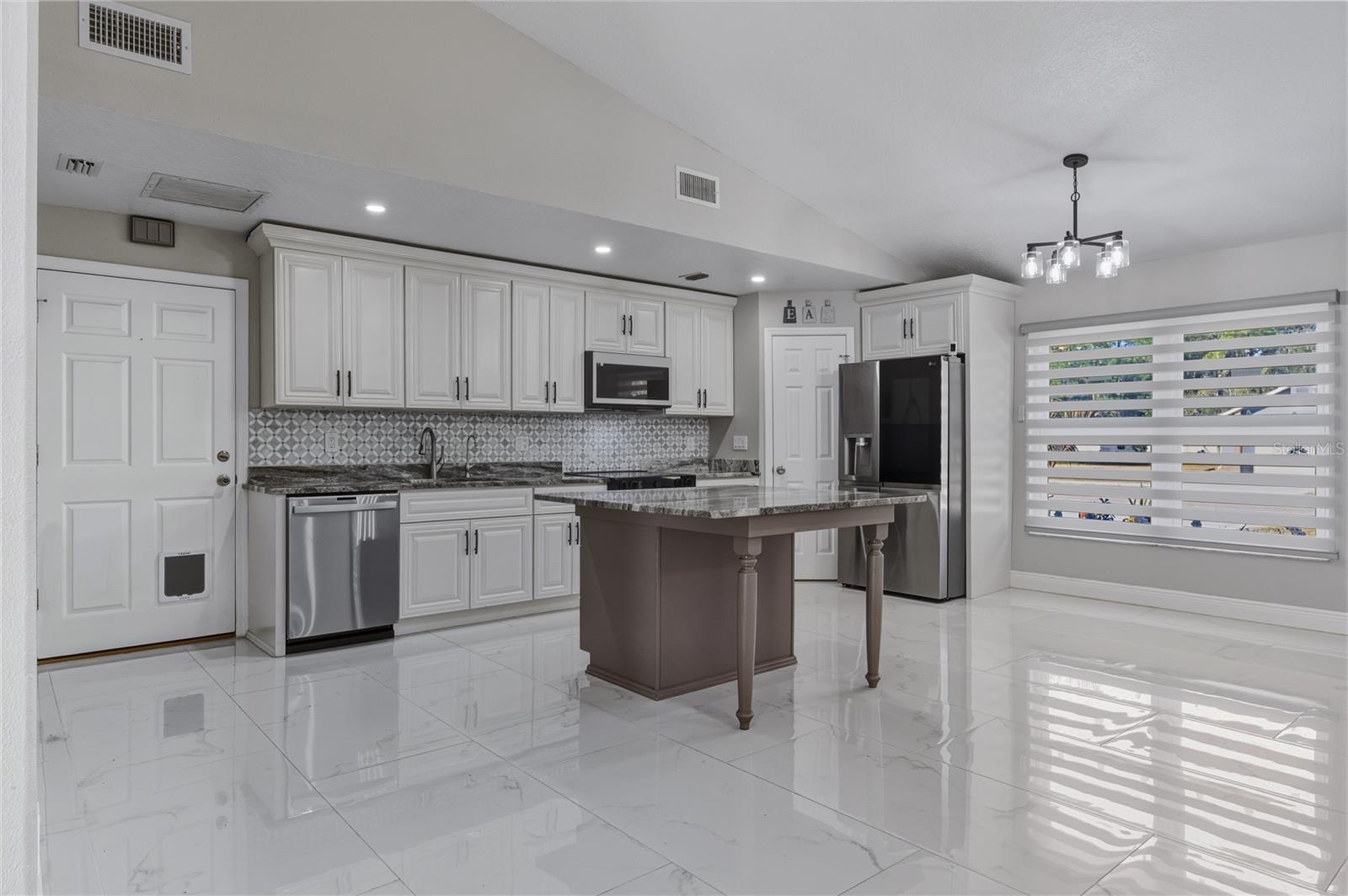 2813 ABINGTON AVENUE