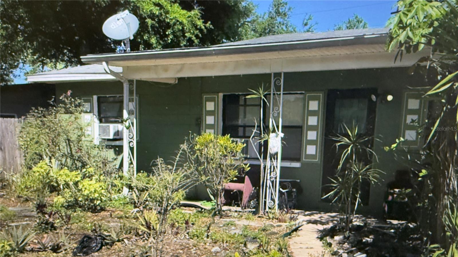 Investor Special – Prime Lakeland Opportunity!
This property offers incredible potential in the highly desired Combee area of Lakeland. Situated on an extra-large lot with no HOA and parking for up to 6 vehicles, this home is perfect as a primary residence or investment.
Highlights include:
Converted garage creating a mother-in-law suite with private entrance, kitchen counter space, and full bathroom.
Fully fenced backyard with a large shed for extra storage.
Peaceful neighborhood with a spacious garden featuring a variety of trees and plants.
Ceiling fans in every room and newer flooring.
?? Please note: Roof and A/C information is not available.
With some TLC, this property can generate excellent returns as a rental or resale opportunity. The seller is motivated—schedule a showing today and see the potential for yourself!