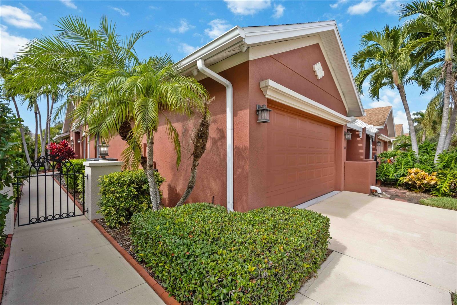 PALMA SOLA TRACE - Residential