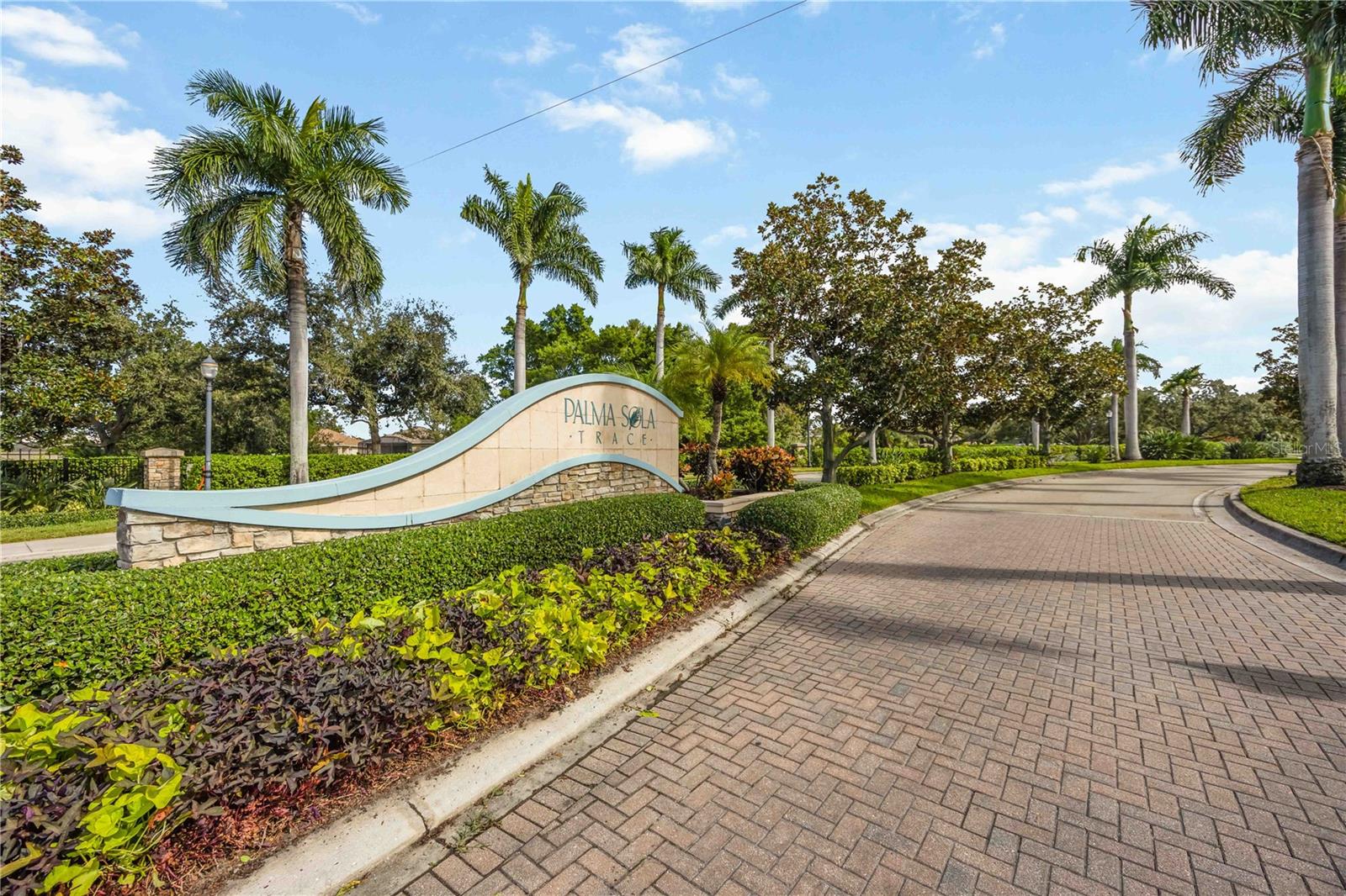 PALMA SOLA TRACE - Residential