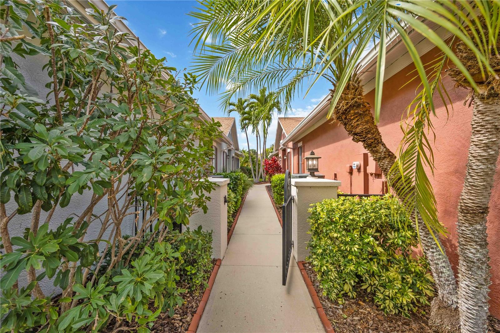 PALMA SOLA TRACE - Residential