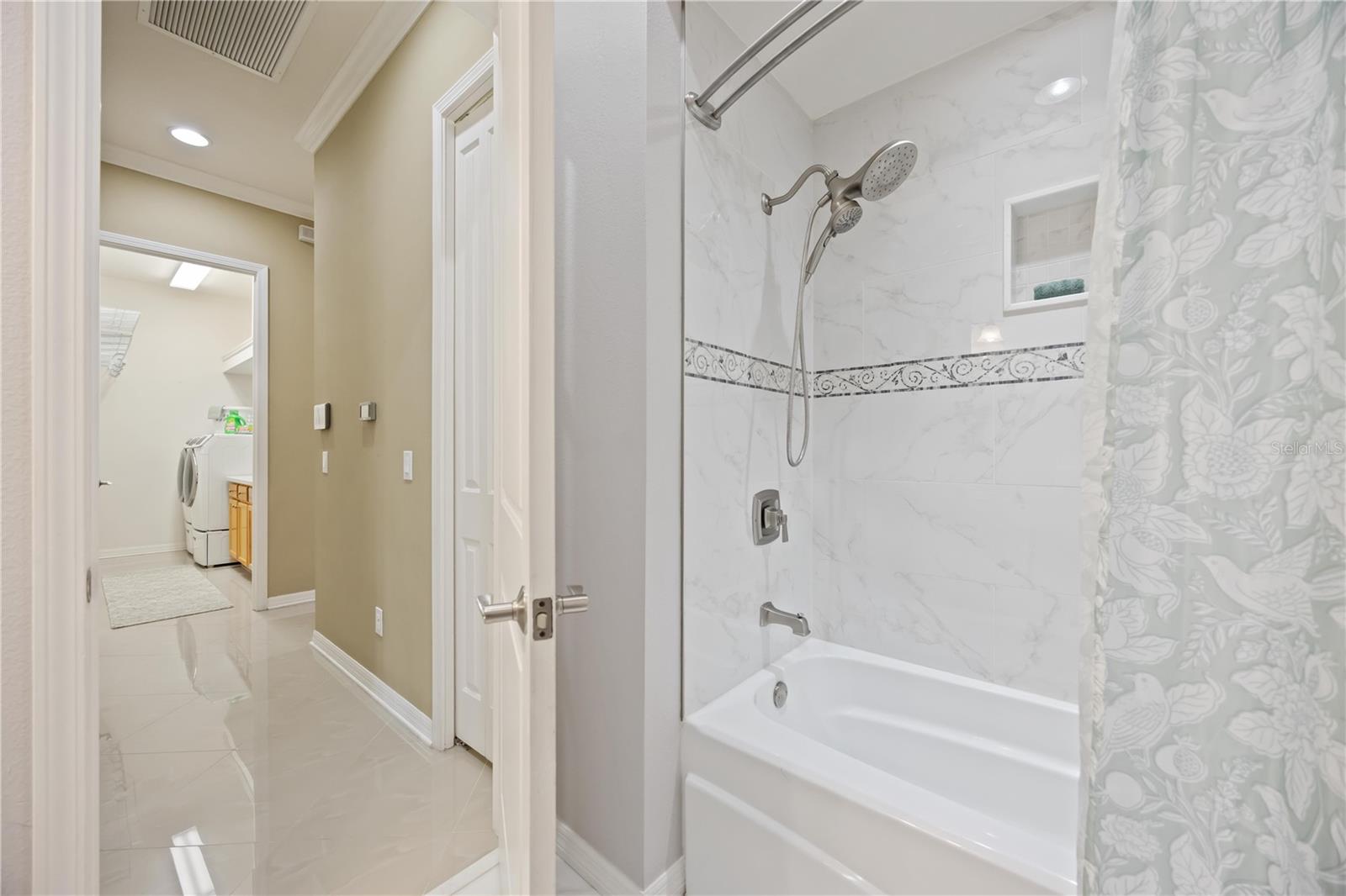 PALMA SOLA TRACE - Residential