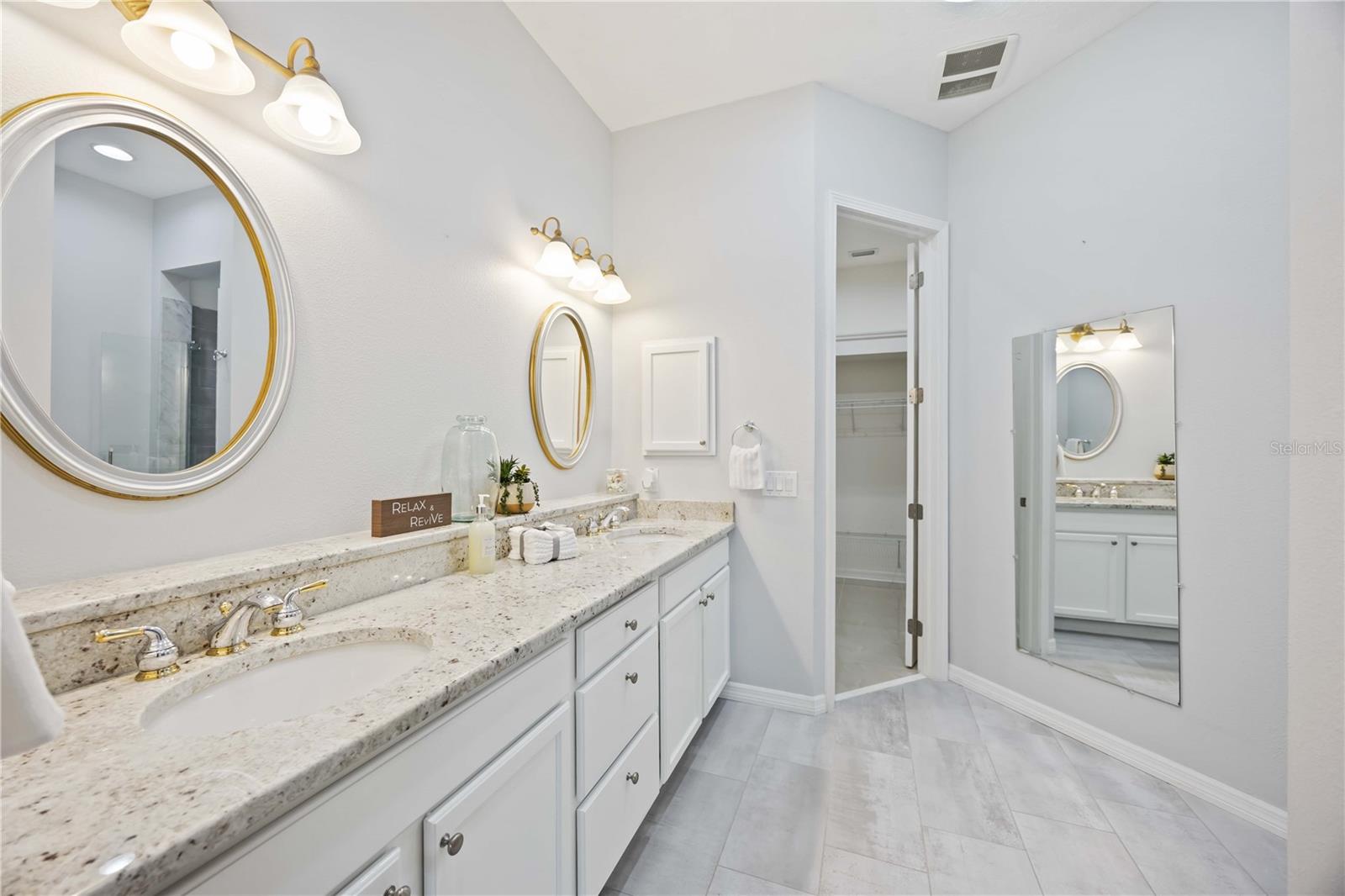 PALMA SOLA TRACE - Residential