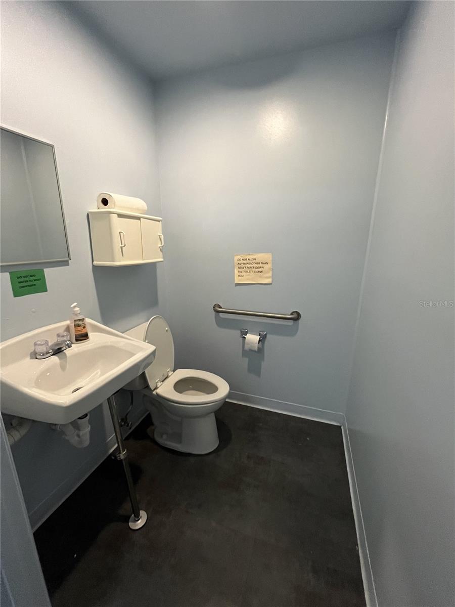 OCALA SQUARE - Commercial Lease