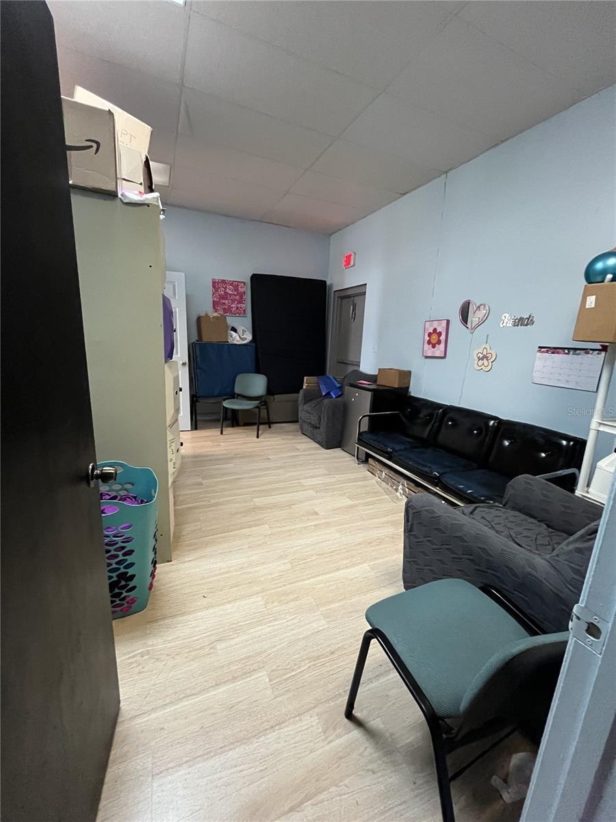 OCALA SQUARE - Commercial Lease
