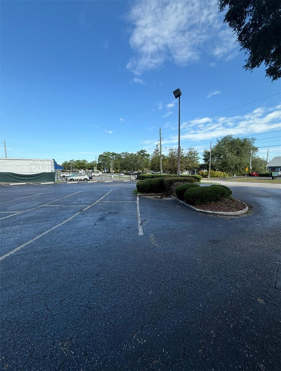 OCALA SQUARE - Commercial Lease
