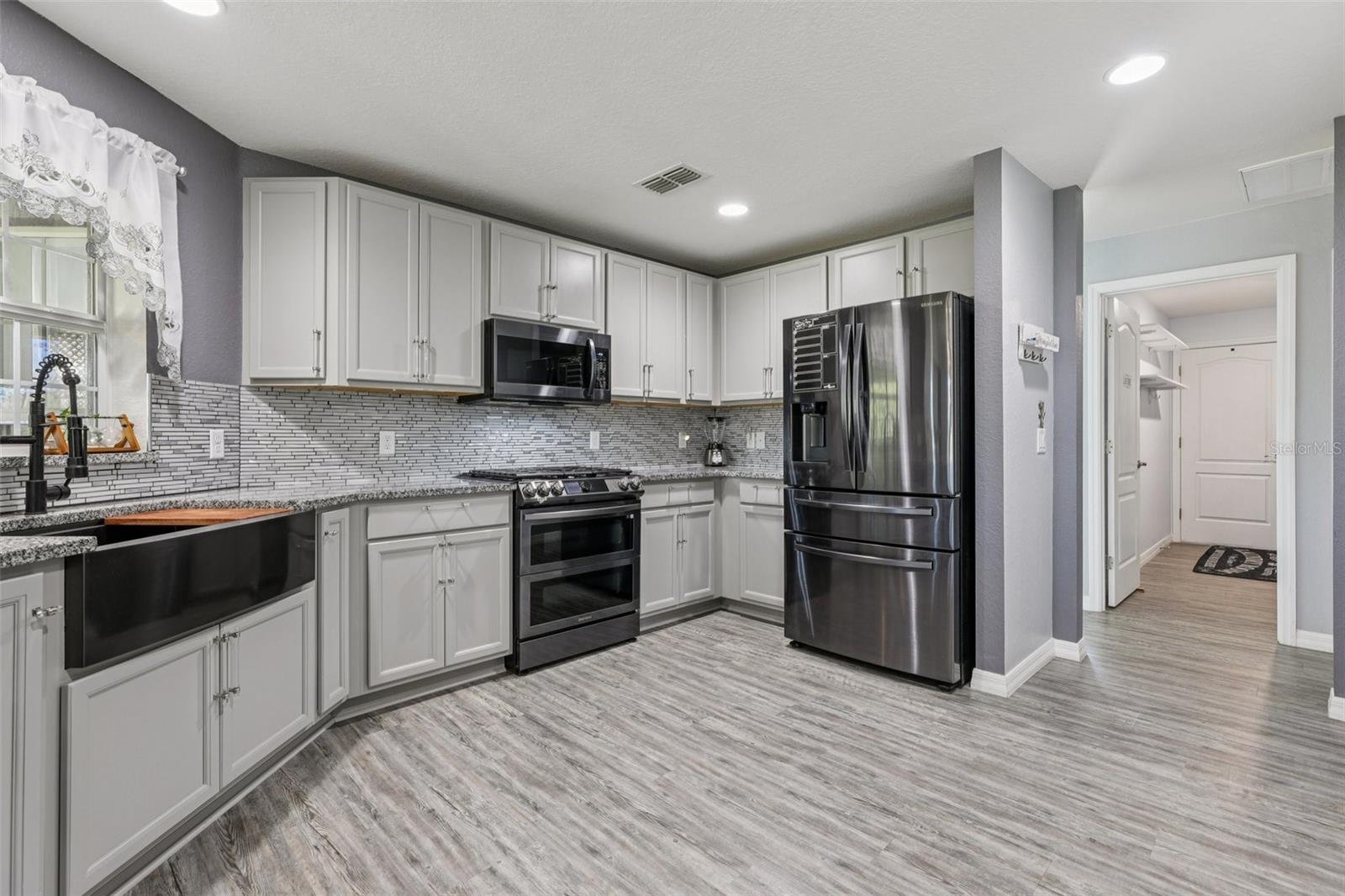 WALK IN WATER LAKE ESTATES PH 01 - Residential