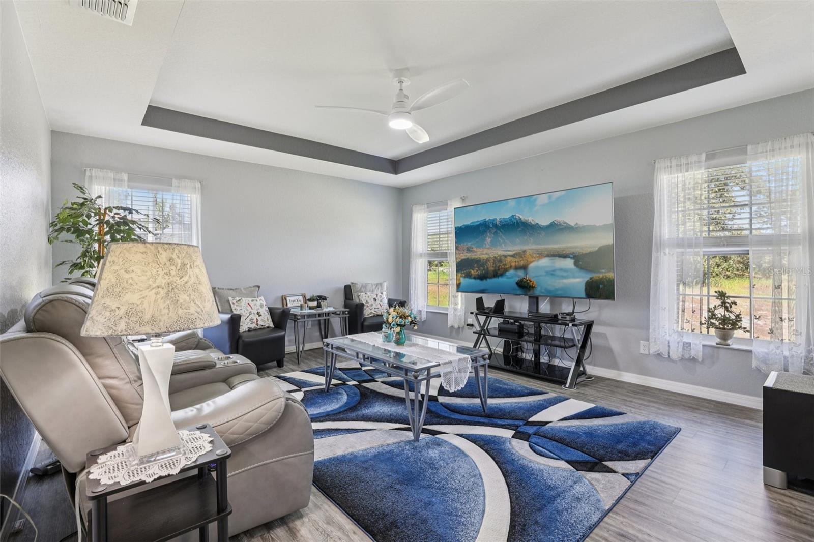 WALK IN WATER LAKE ESTATES PH 01 - Residential