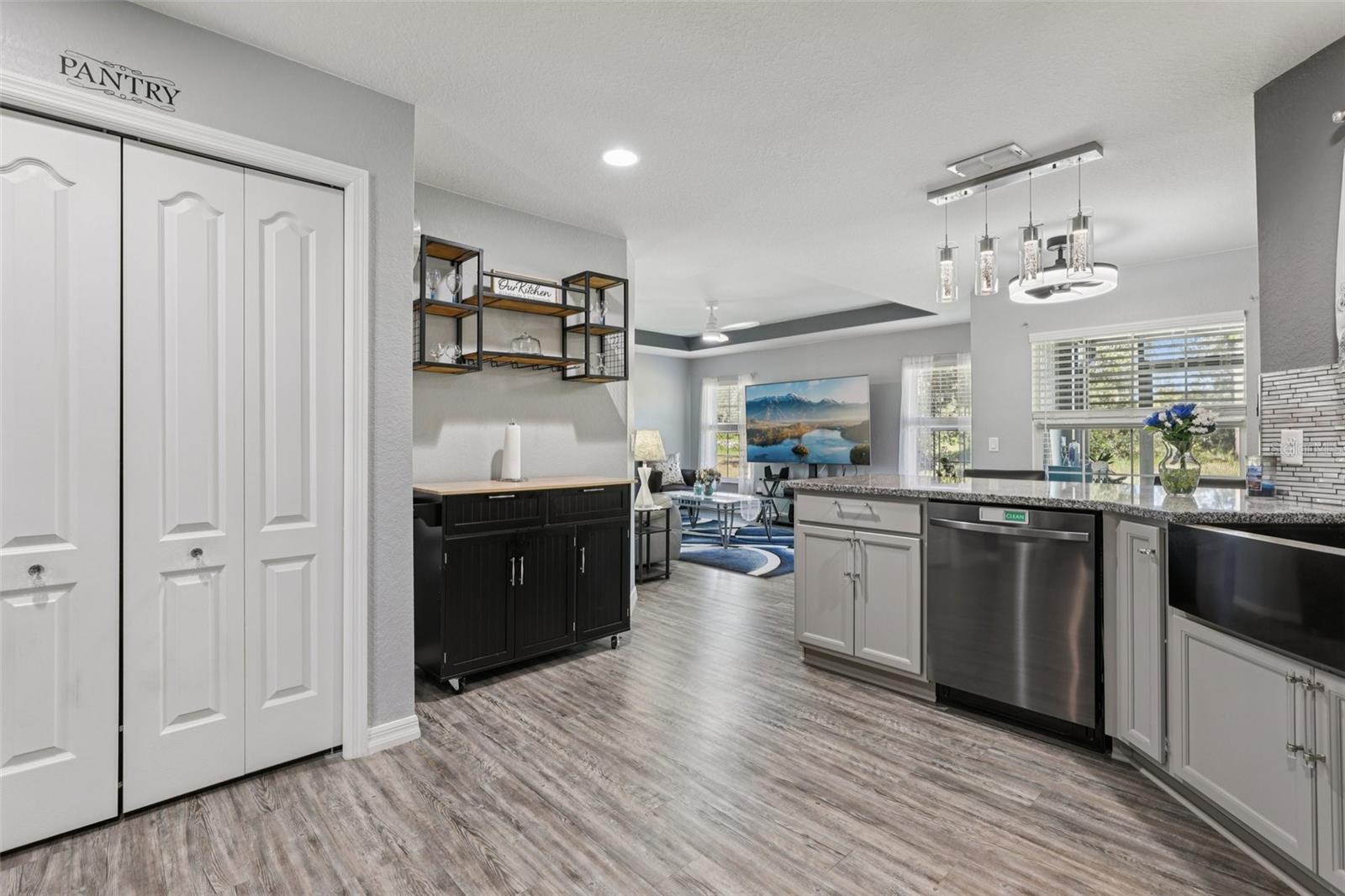 WALK IN WATER LAKE ESTATES PH 01 - Residential