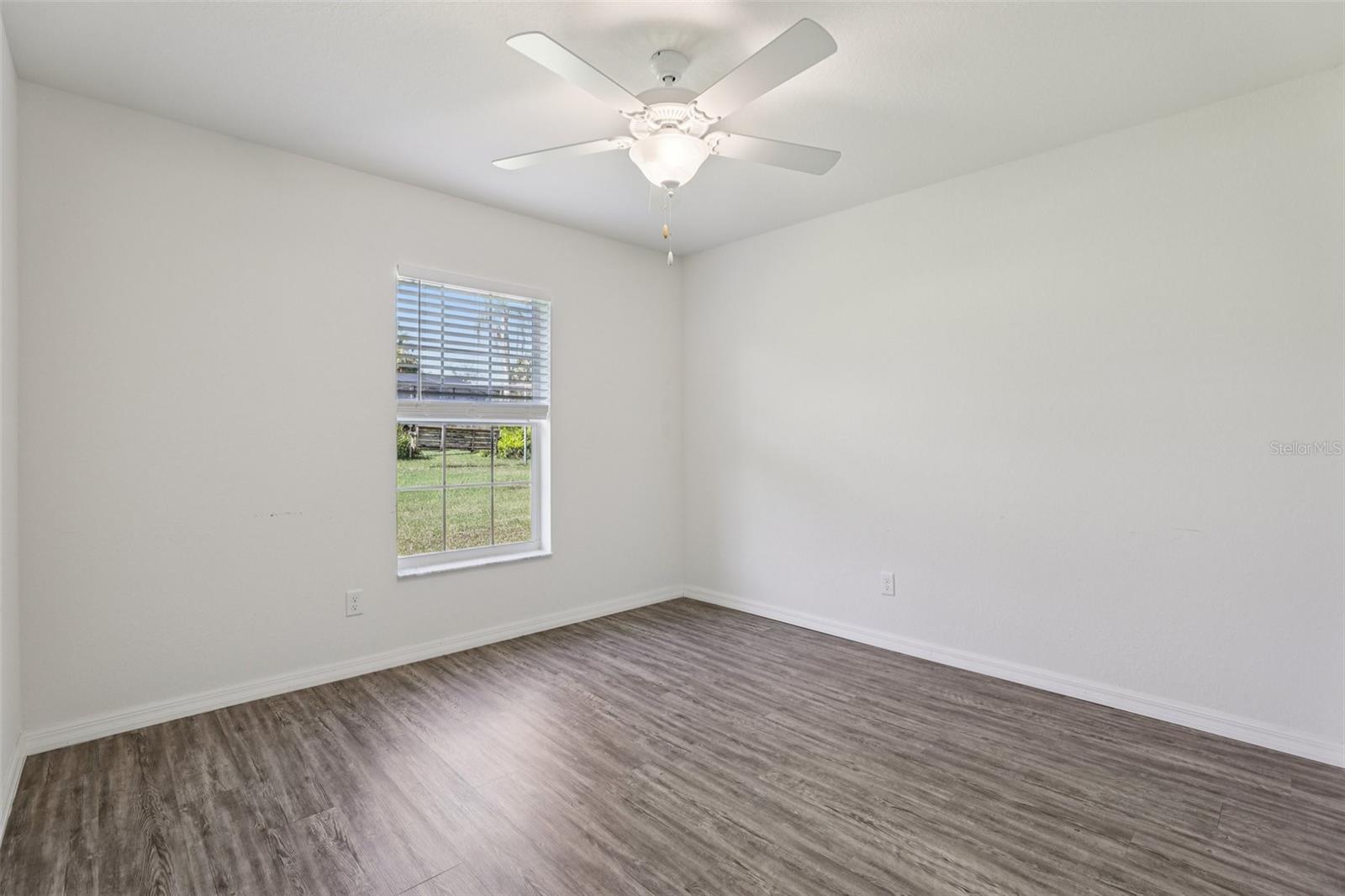 WALK IN WATER LAKE ESTATES PH 01 - Residential