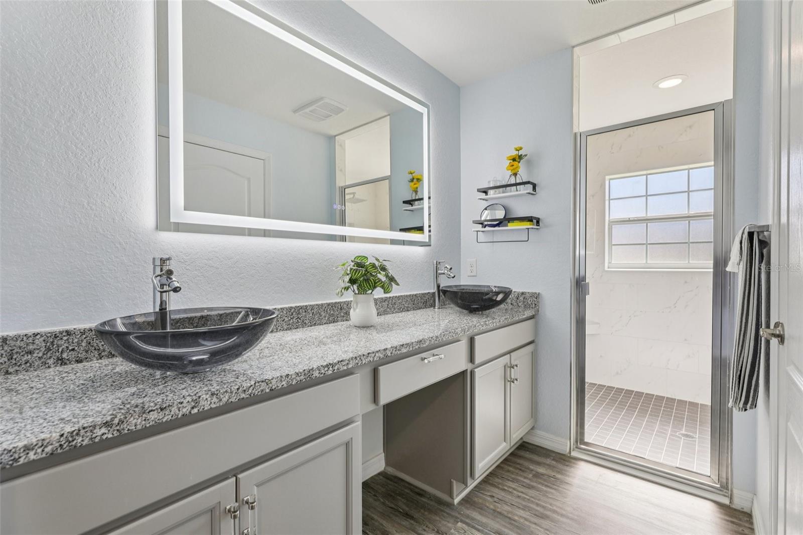 WALK IN WATER LAKE ESTATES PH 01 - Residential