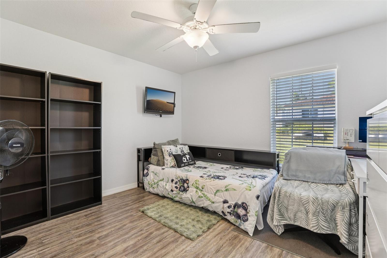 WALK IN WATER LAKE ESTATES PH 01 - Residential