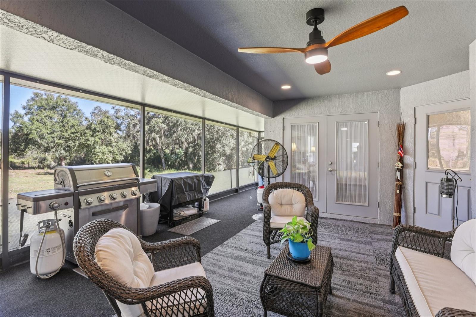 WALK IN WATER LAKE ESTATES PH 01 - Residential