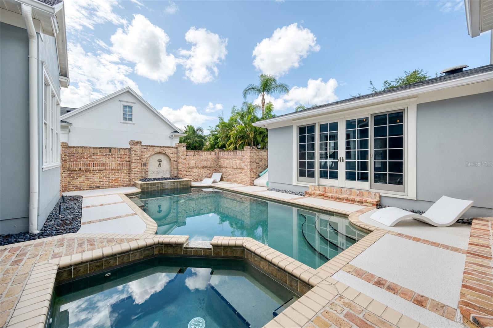 CELEBRATION VILLAGE - Residential