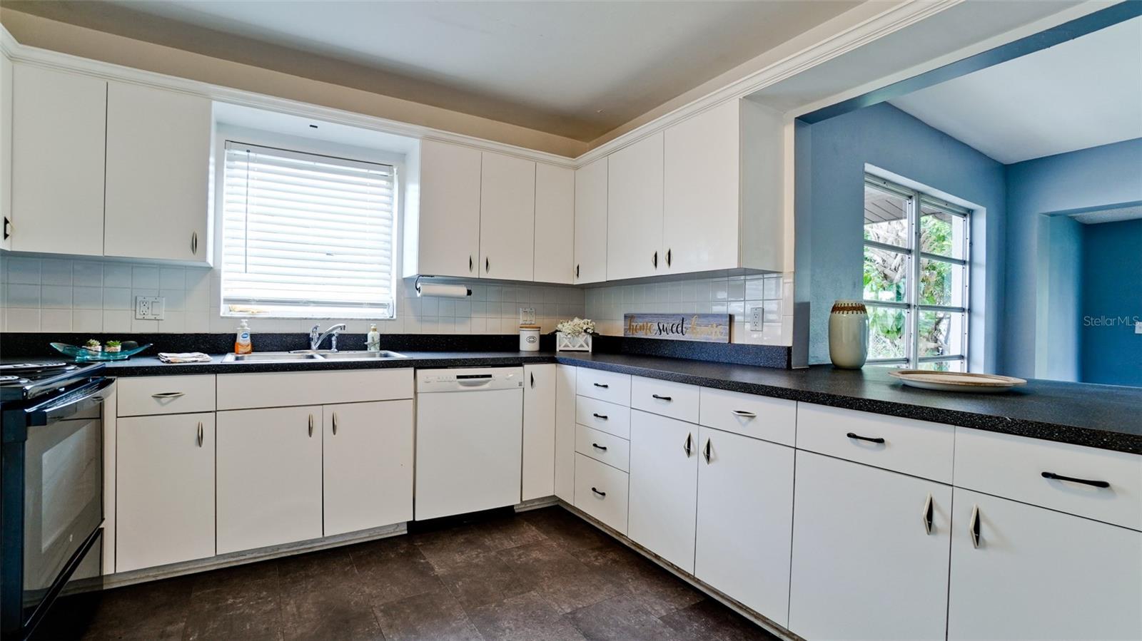 COUNTRY CLUB HEIGHTS - Residential