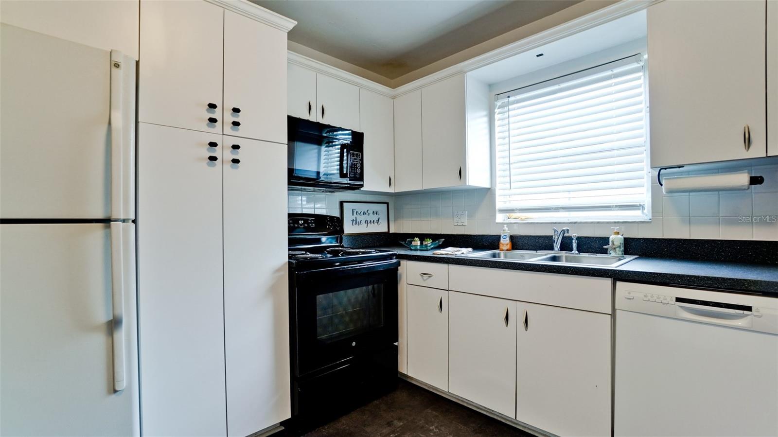 COUNTRY CLUB HEIGHTS - Residential