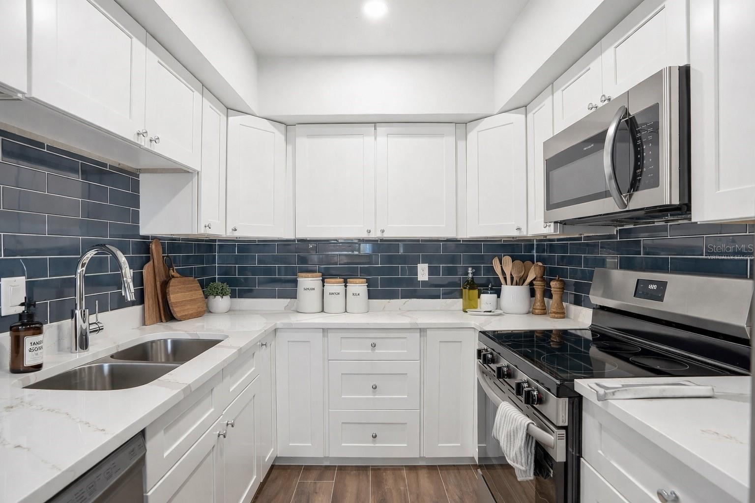 LA COSTA BRAVA CONDO 1 - Residential