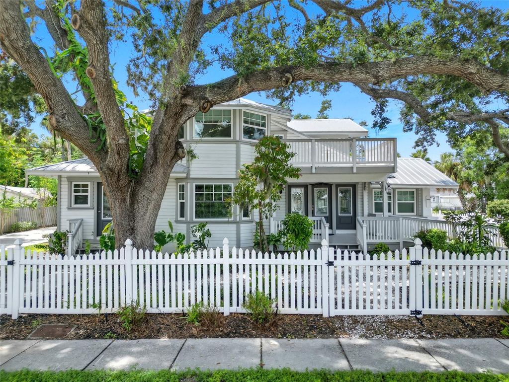 Photo of 601 5th Street W, Palmetto, FL 34221 (MLS # W7878452)