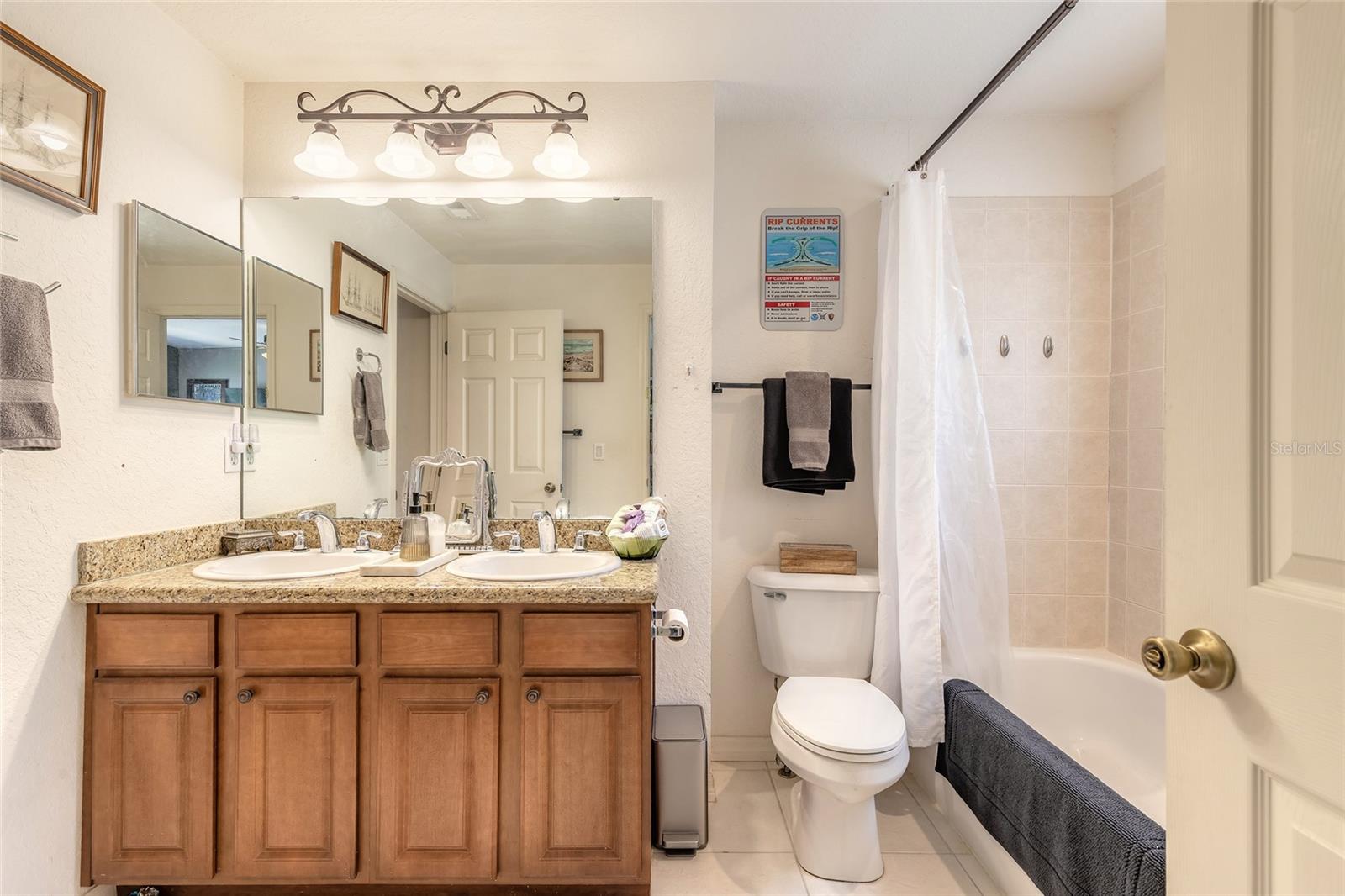 EASTGATE TWNHMS - Residential