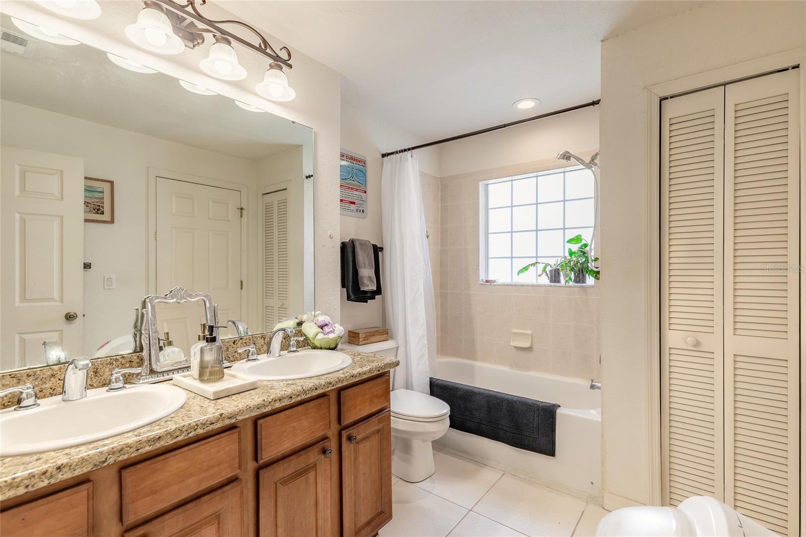 EASTGATE TWNHMS - Residential