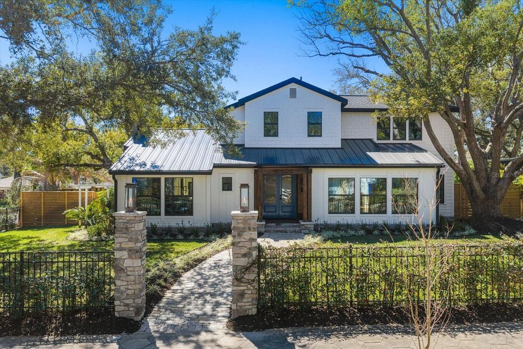 Photo of 800 17th Avenue N, St Petersburg, FL 33704 (MLS # TB8480717)