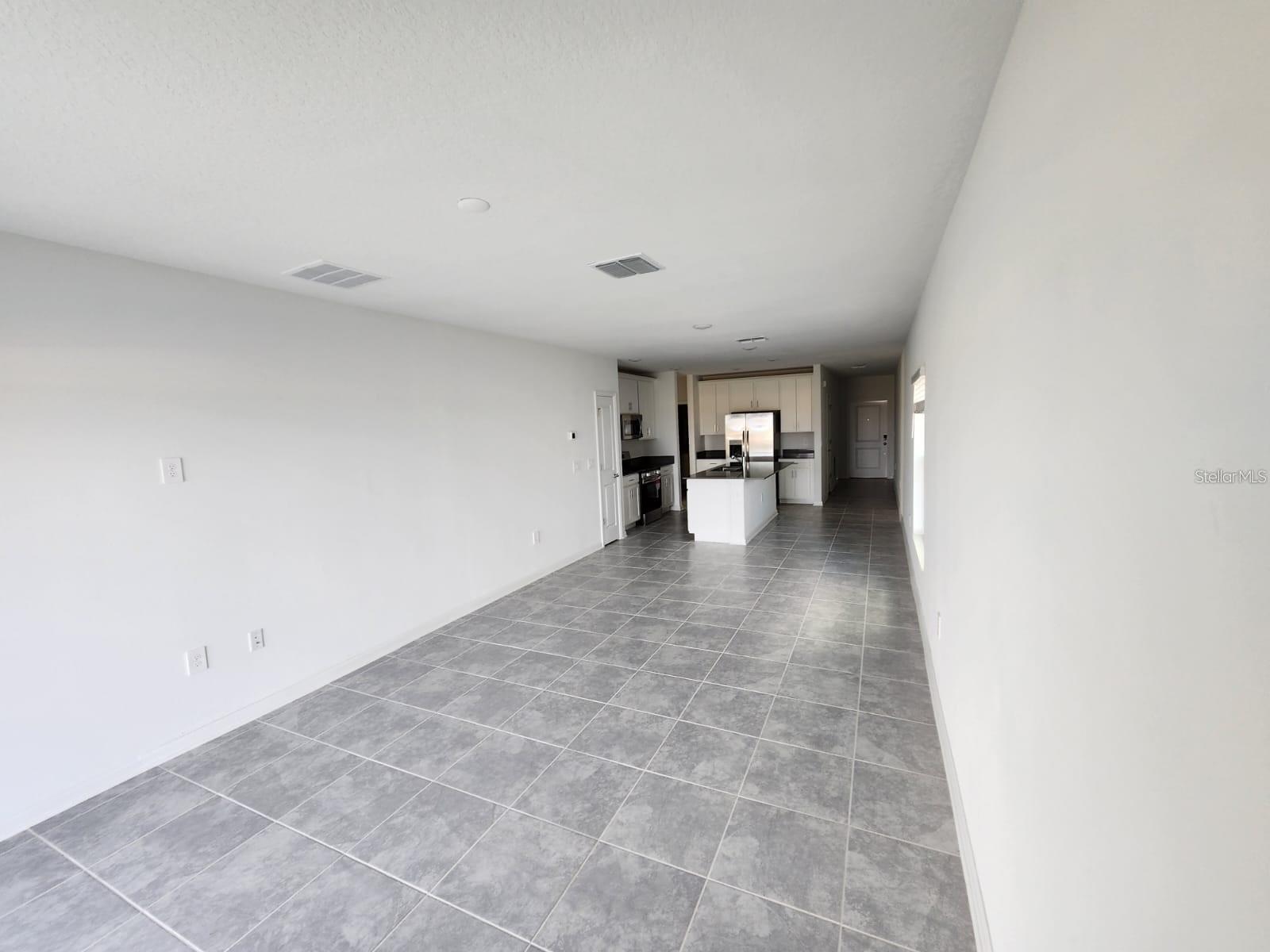 2713 RUNNERS CIRCLE