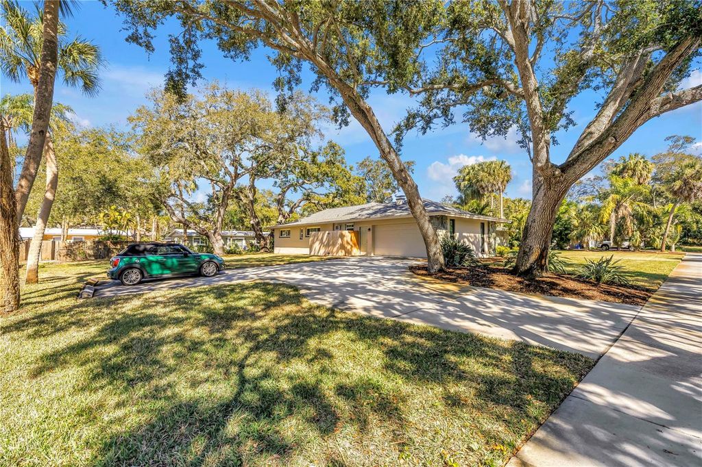 Photo of 8261 28th Avenue N, St Petersburg, FL 33710 (MLS # TB8460920)