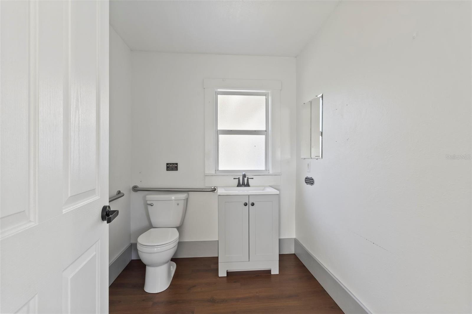 TOWN/ARCADIA - Commercial Sale