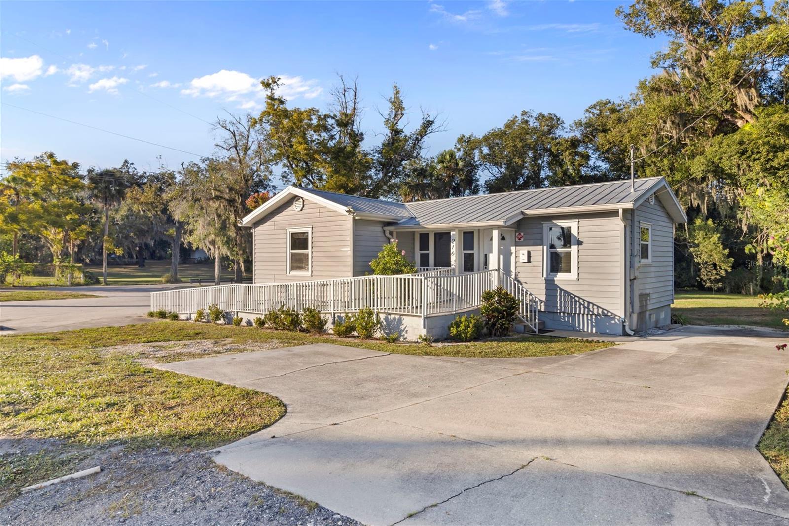 TOWN/ARCADIA - Commercial Sale