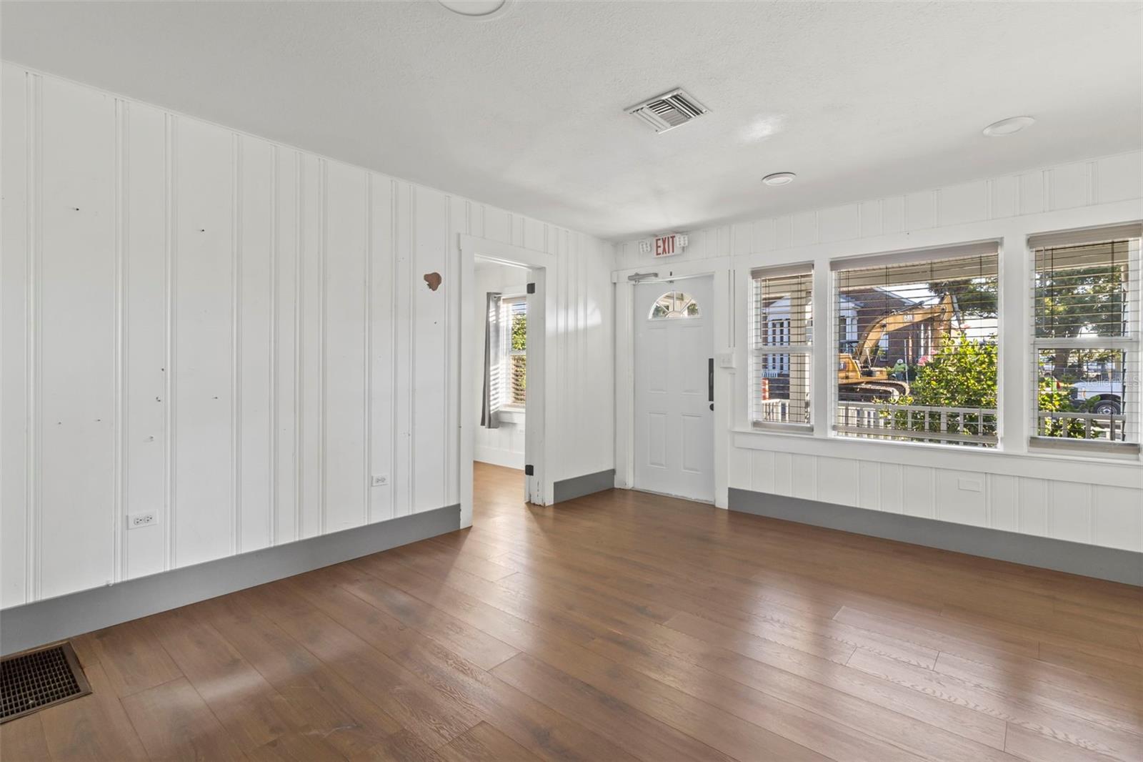 TOWN/ARCADIA - Commercial Sale