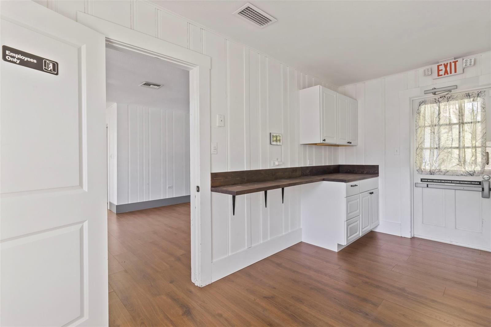 TOWN/ARCADIA - Commercial Sale