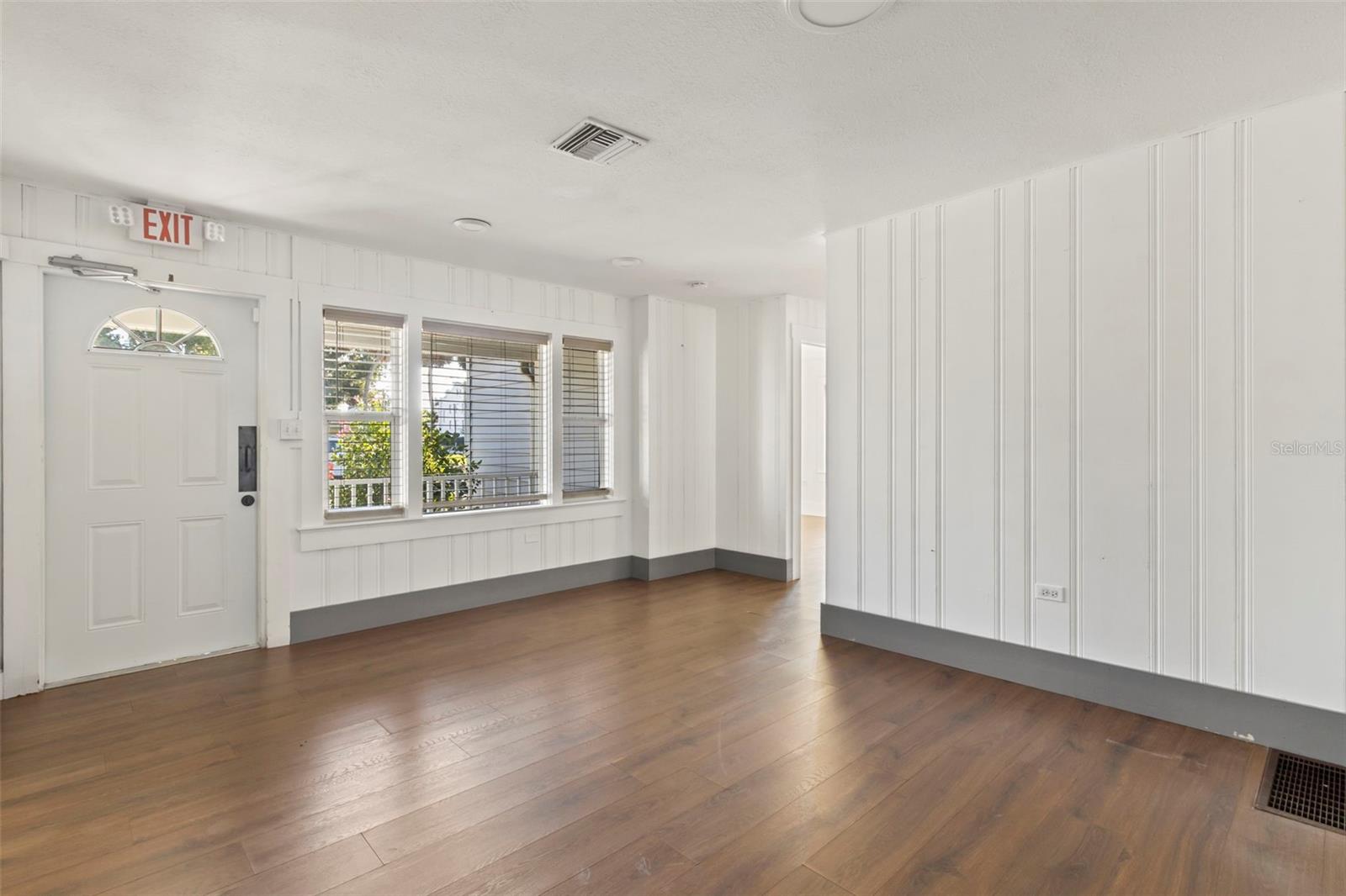 TOWN/ARCADIA - Commercial Sale