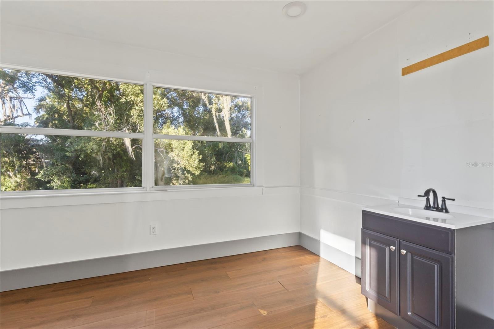 TOWN/ARCADIA - Commercial Sale