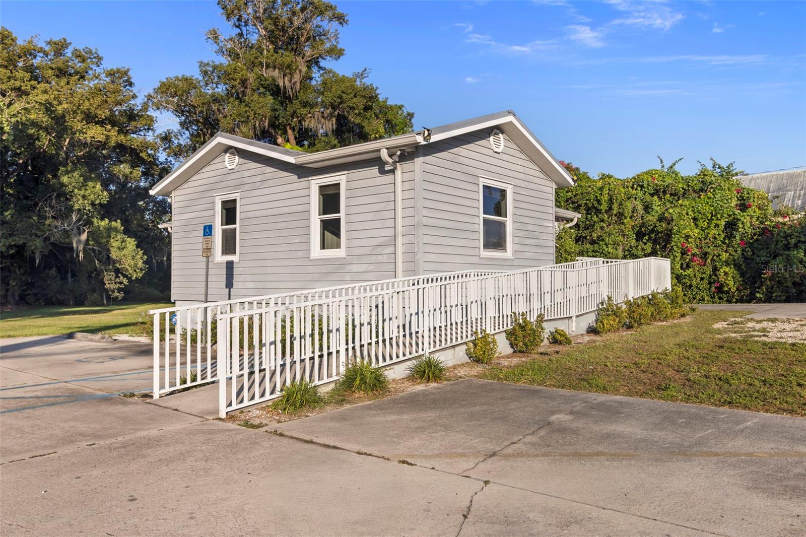 TOWN/ARCADIA - Commercial Sale