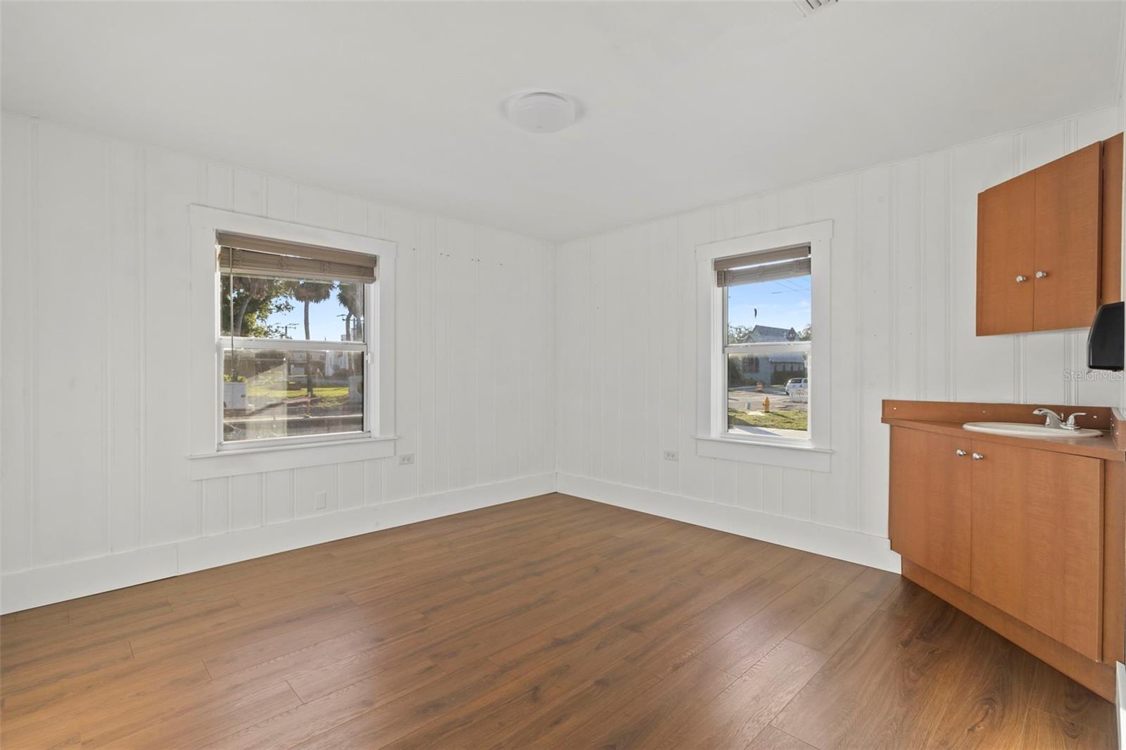 TOWN/ARCADIA - Commercial Sale