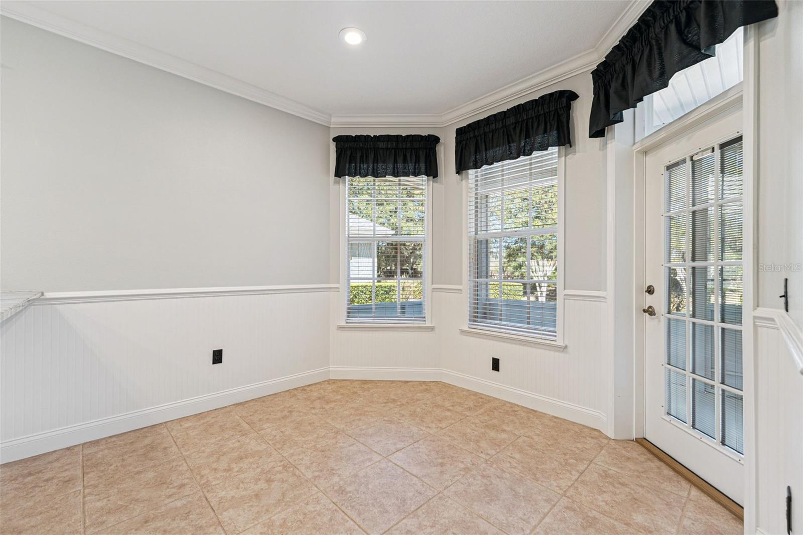 LAKE JAMES PH 01 - Residential