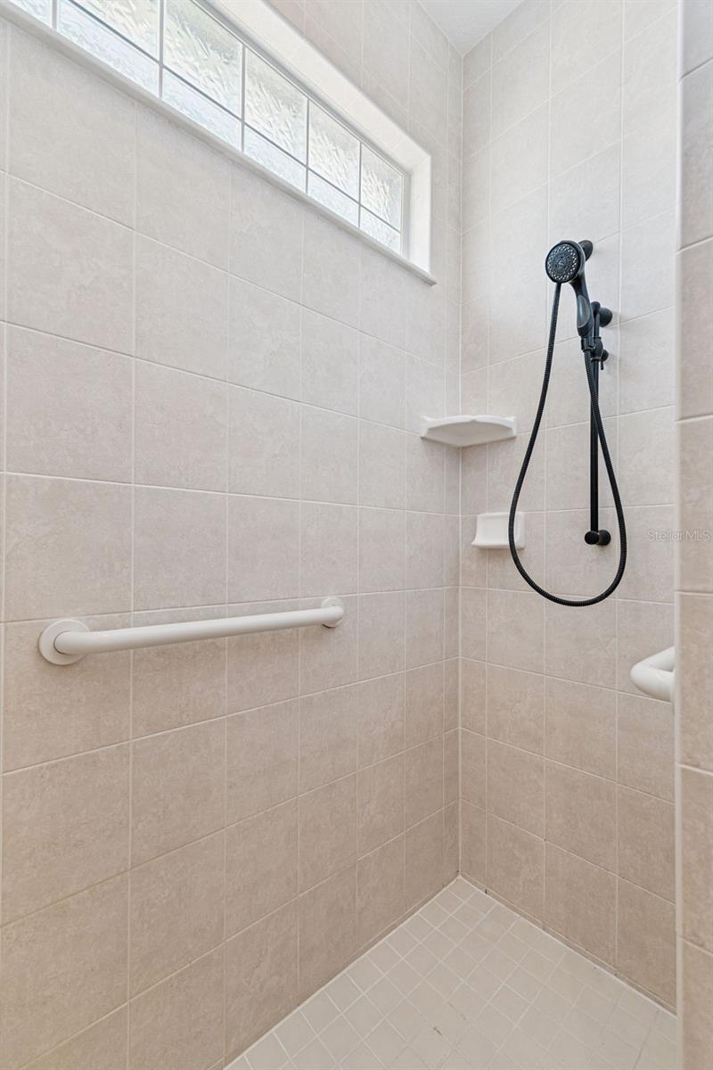 LAKE JAMES PH 01 - Residential