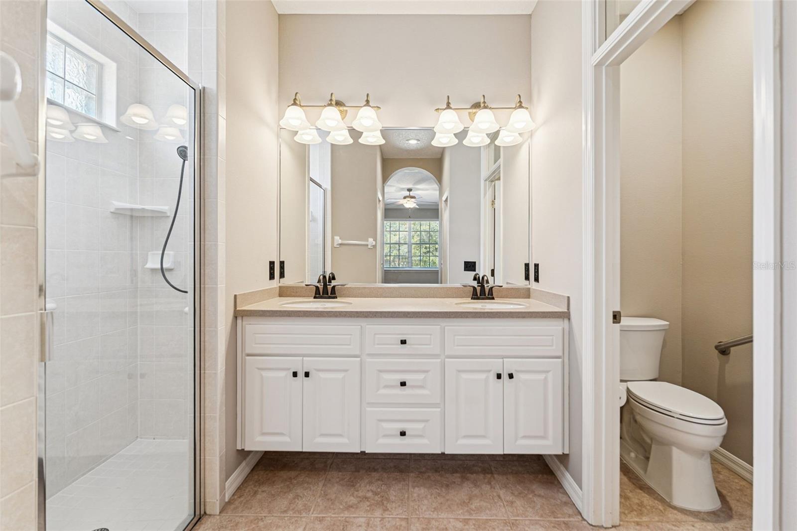 LAKE JAMES PH 01 - Residential