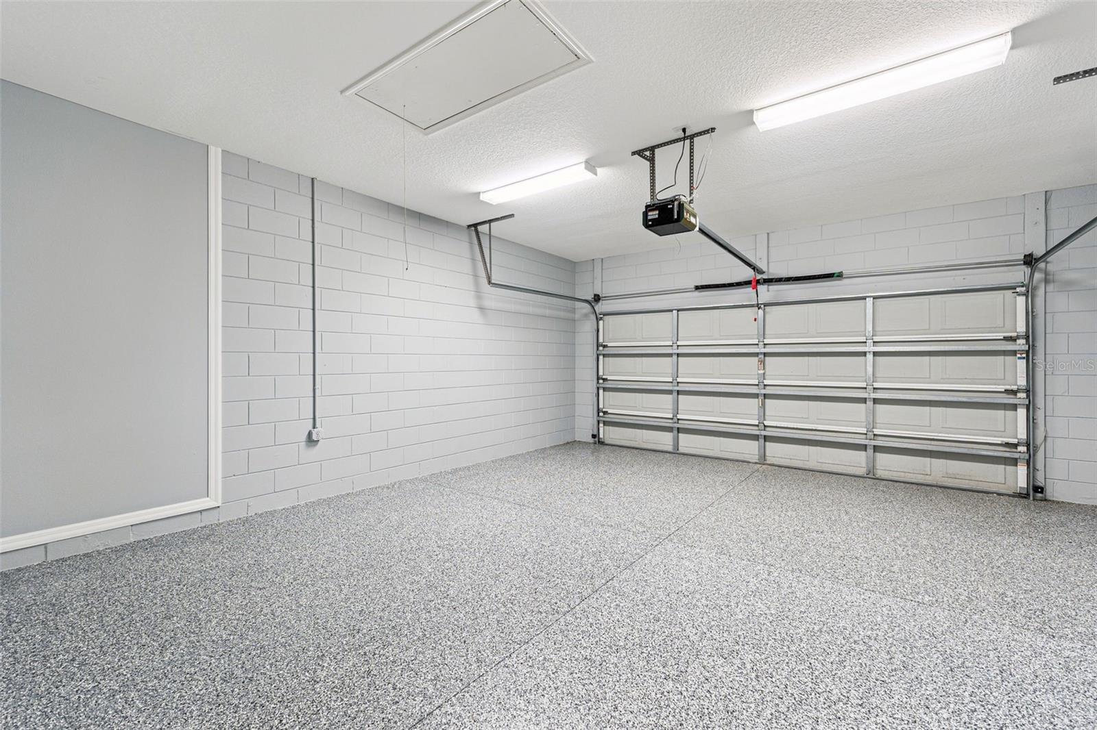 LAKE JAMES PH 01 - Residential