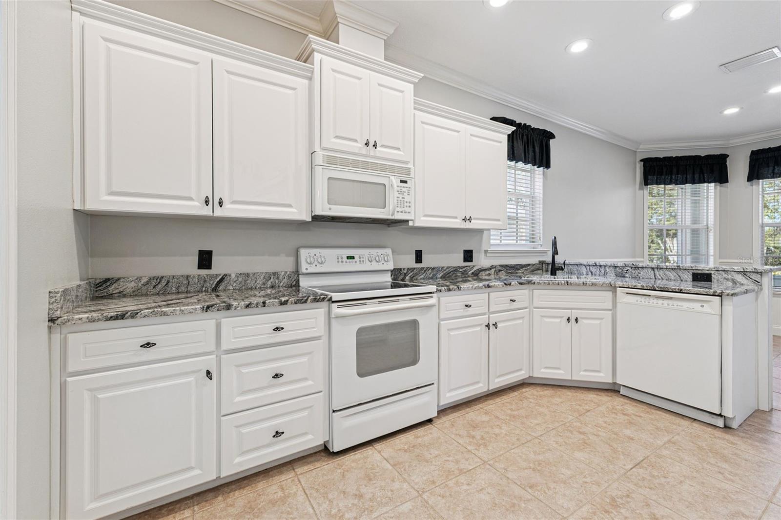 LAKE JAMES PH 01 - Residential