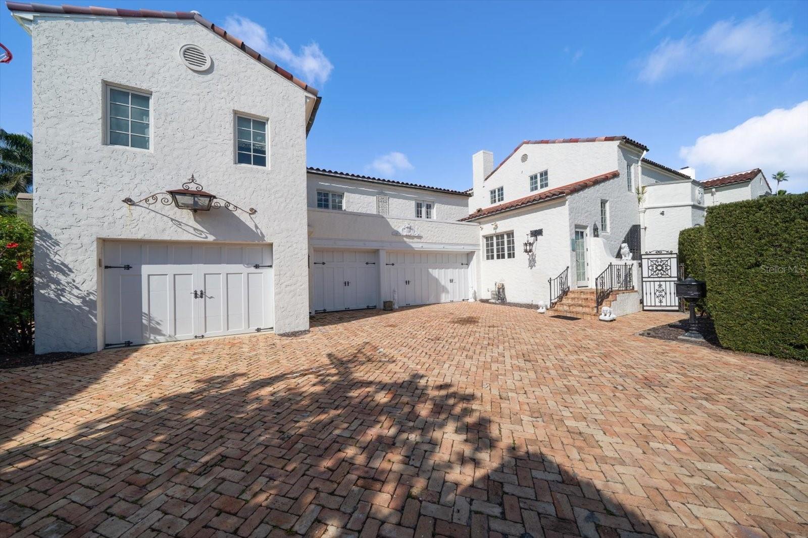 1102 PALM VIEW AVENUE